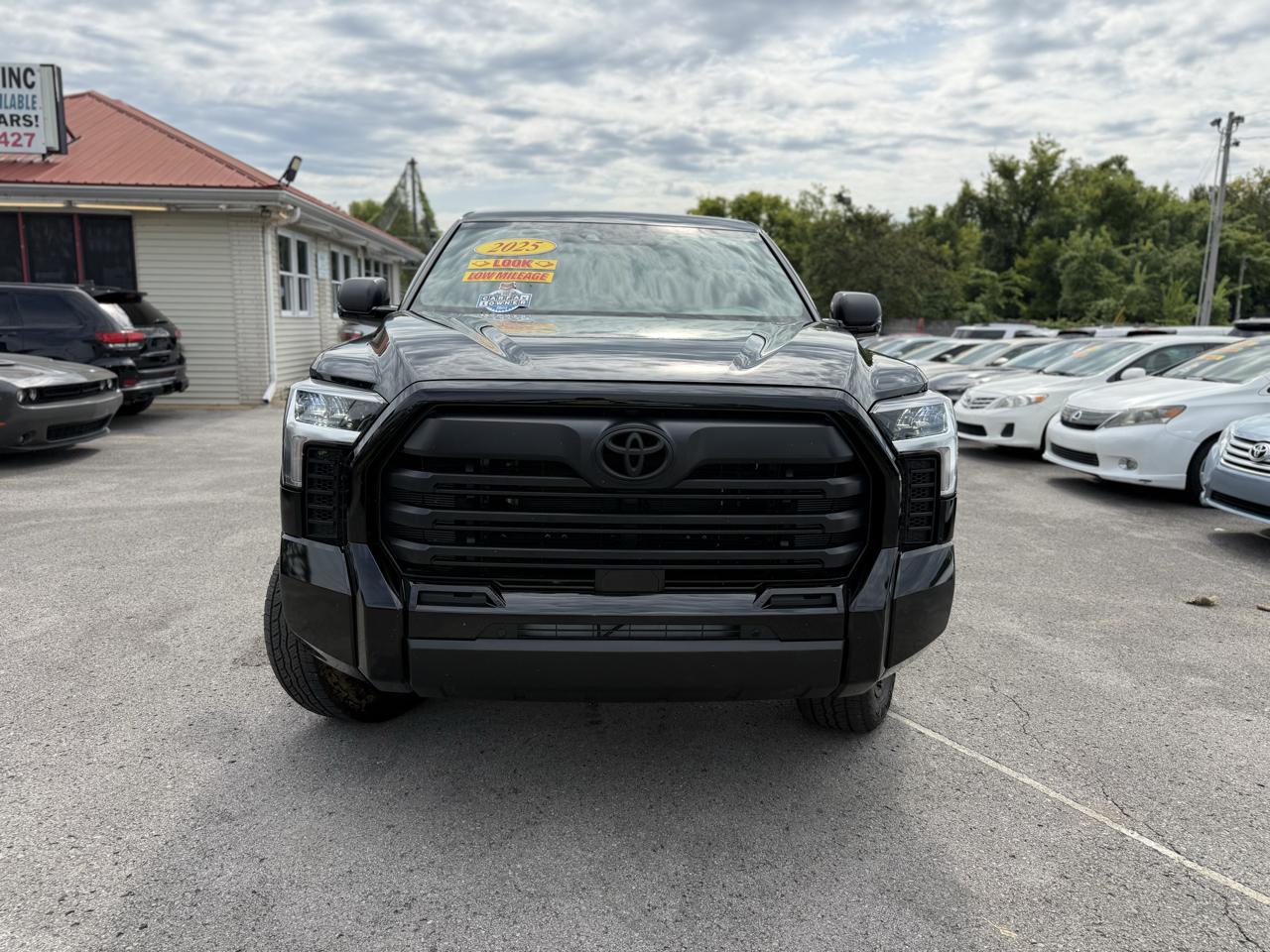 Toyota Tundra SR5 CrewMax 4WD 2025