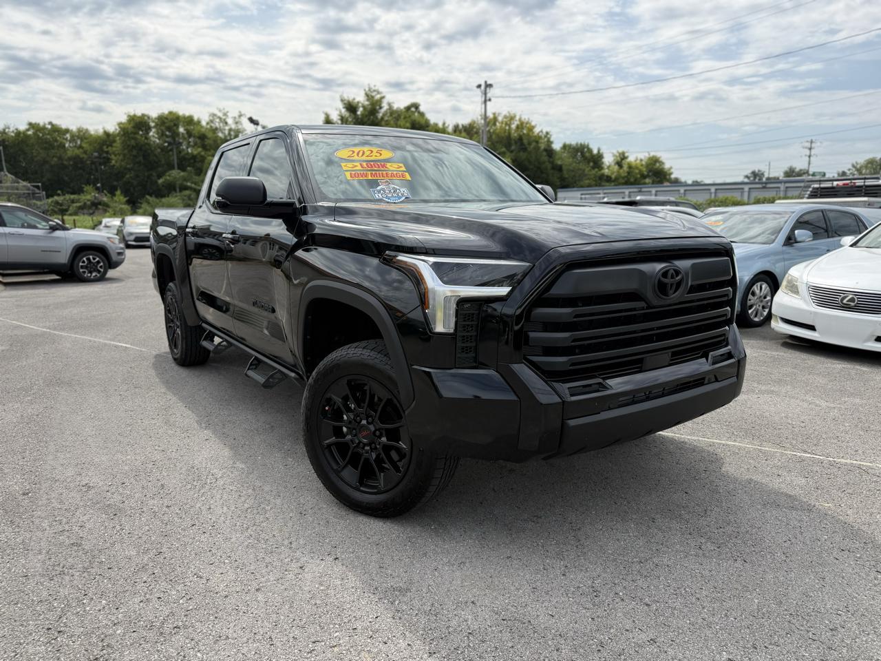 Toyota Tundra SR5 CrewMax 4WD 2025