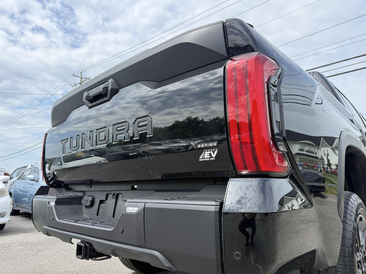 Toyota Tundra SR5 CrewMax 4WD 2025