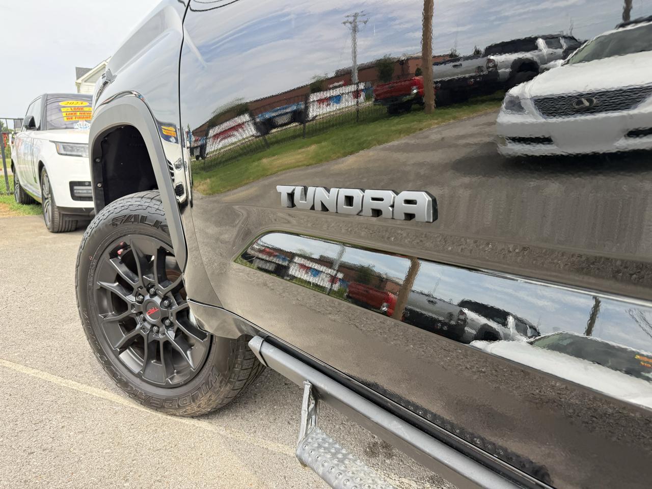 Toyota Tundra SR5 CrewMax 4WD 2025