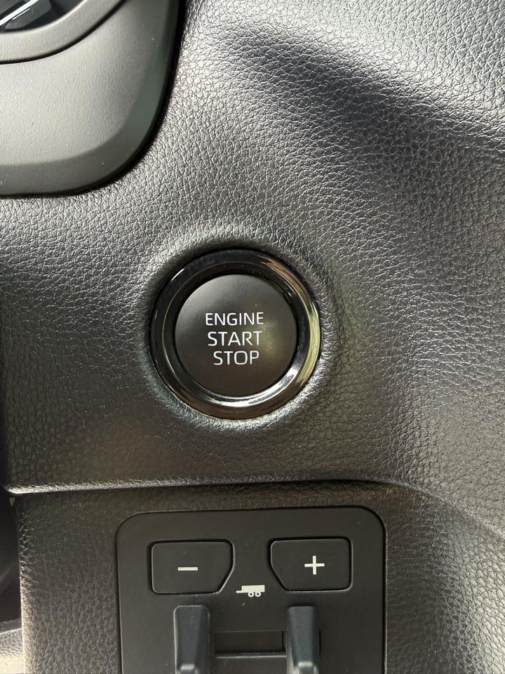 Toyota Tundra SR5 CrewMax 4WD 2025