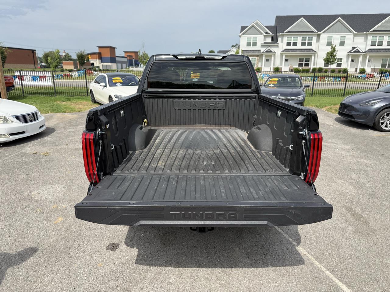 Toyota Tundra SR5 CrewMax 4WD 2025