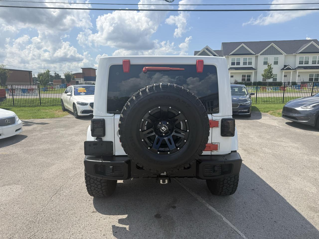 Jeep Wrangler Unlimited Sahara 4WD 2011
