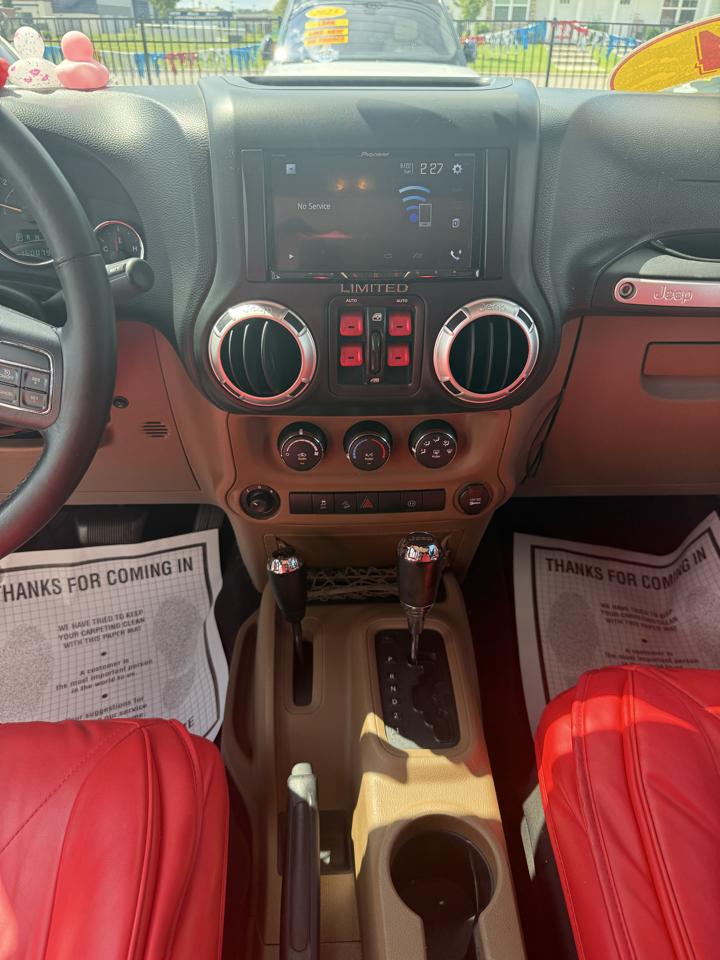 Jeep Wrangler Unlimited Sahara 4WD 2011