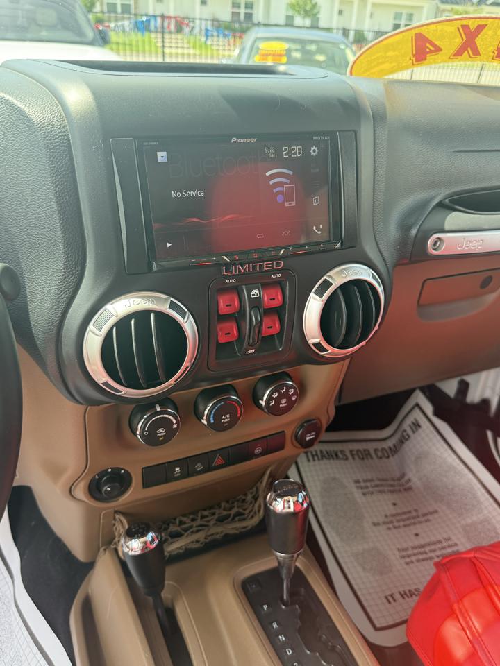Jeep Wrangler Unlimited Sahara 4WD 2011