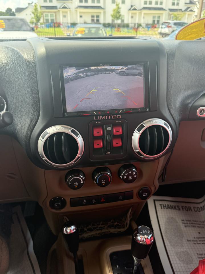Jeep Wrangler Unlimited Sahara 4WD 2011