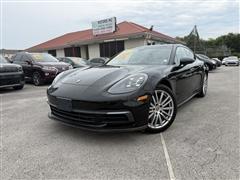 2017 Porsche Panamera 