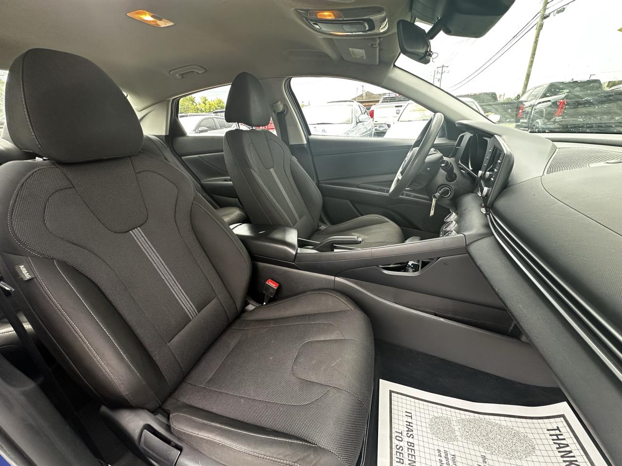 Hyundai Elantra SE 2022