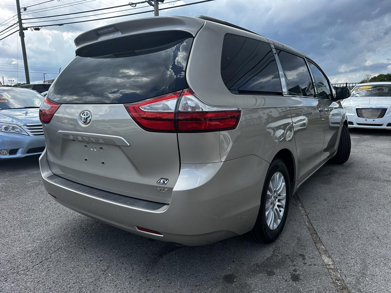 Toyota Sienna XLE FWD 8-Passenger V6 2015