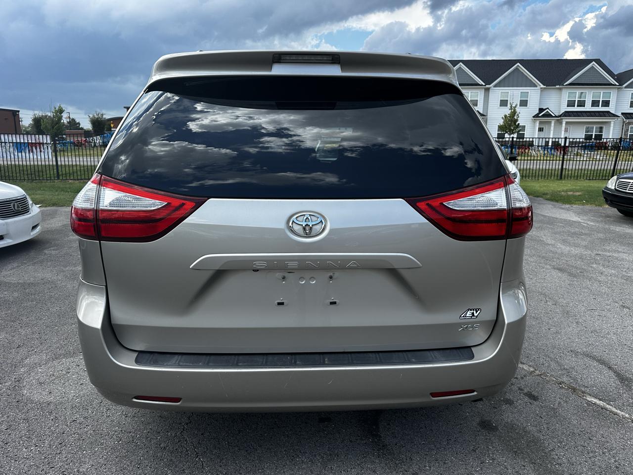 Toyota Sienna XLE FWD 8-Passenger V6 2015
