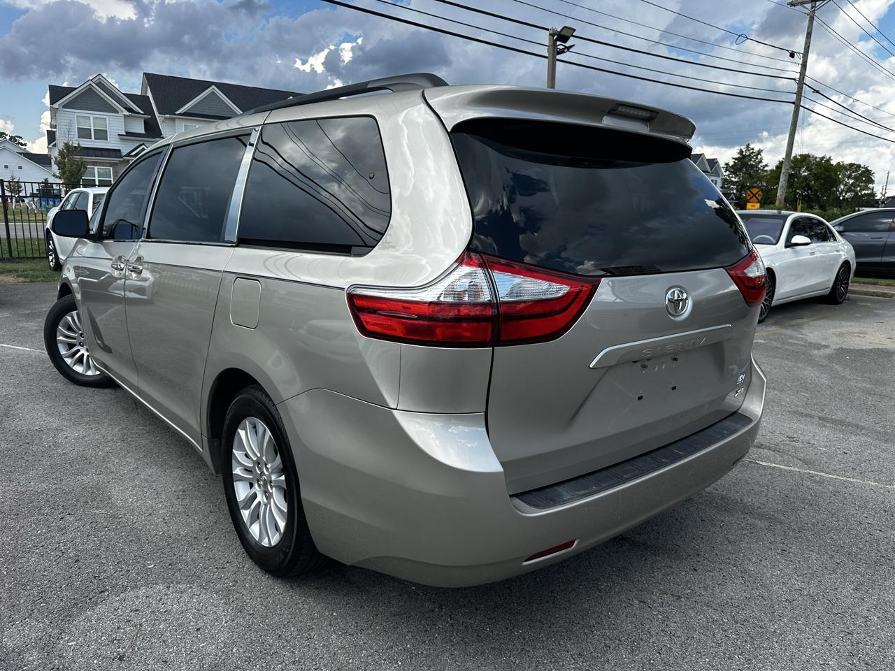Toyota Sienna XLE FWD 8-Passenger V6 2015