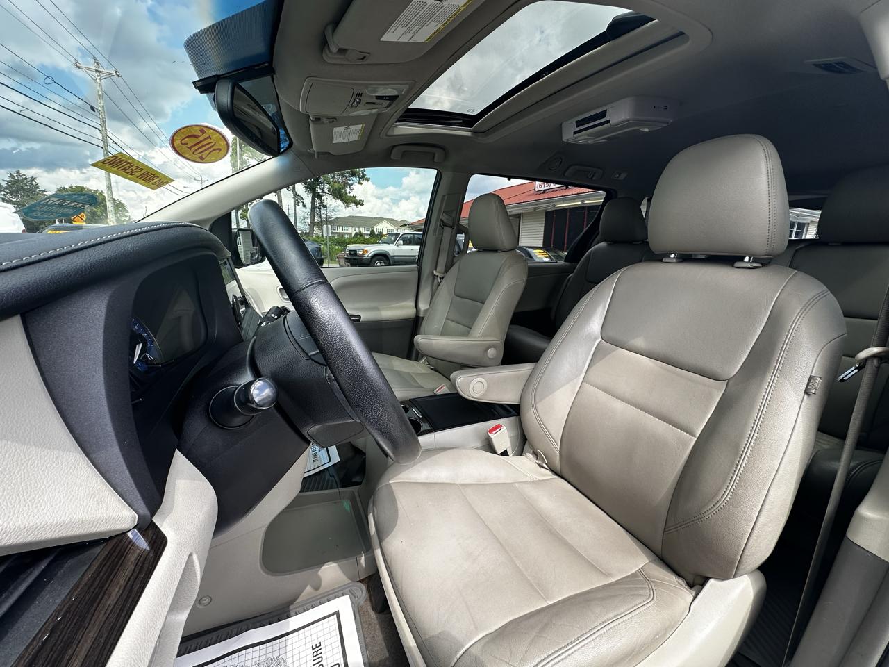 Toyota Sienna XLE FWD 8-Passenger V6 2015