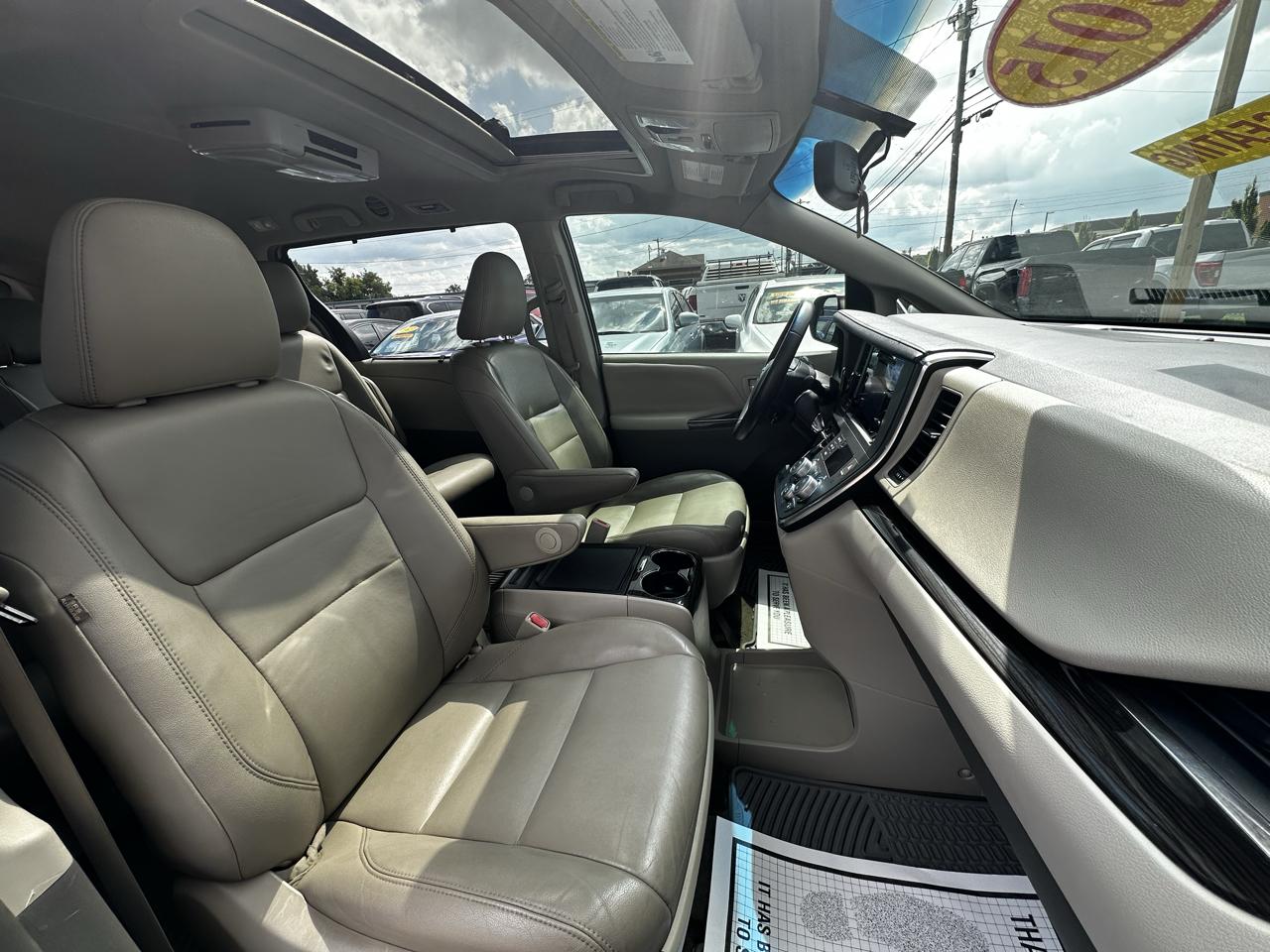 Toyota Sienna XLE FWD 8-Passenger V6 2015