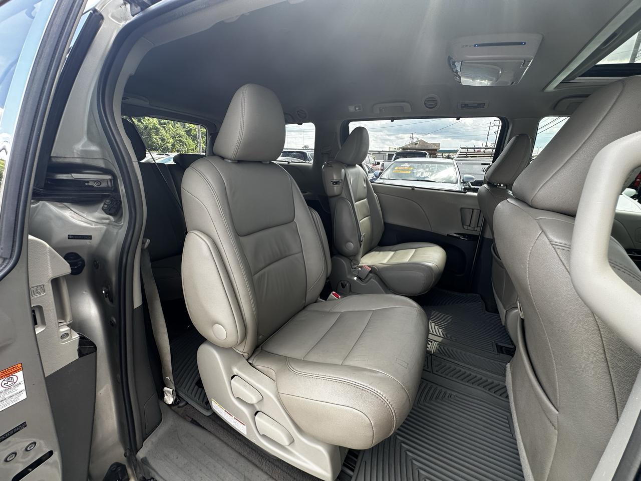 Toyota Sienna XLE FWD 8-Passenger V6 2015