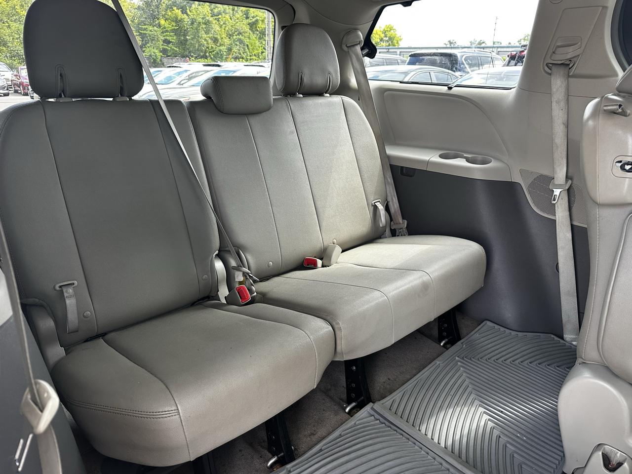 Toyota Sienna XLE FWD 8-Passenger V6 2015