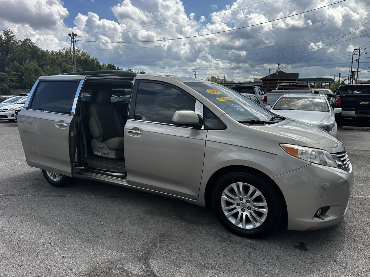 Toyota Sienna XLE FWD 8-Passenger V6 2015