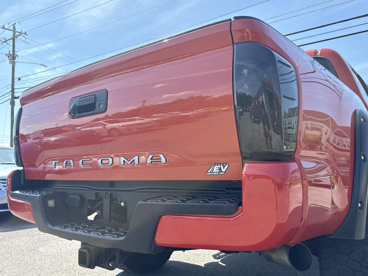 Toyota Tacoma TRD Sport Double Cab 5' Bed V6 4x4 MT (Natl) 2017