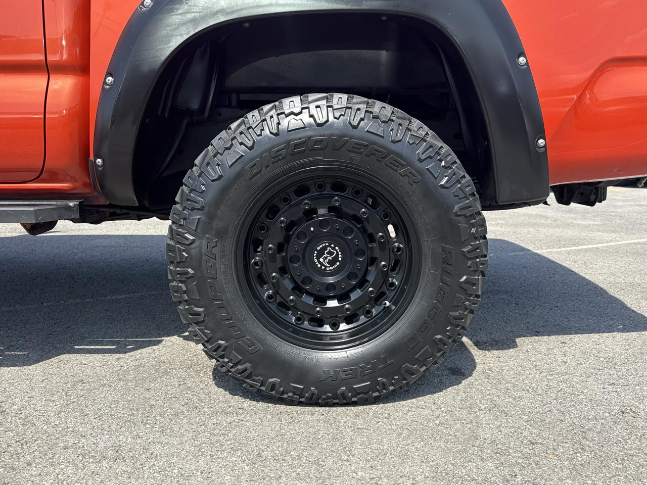 Toyota Tacoma TRD Sport Double Cab 5' Bed V6 4x4 MT (Natl) 2017