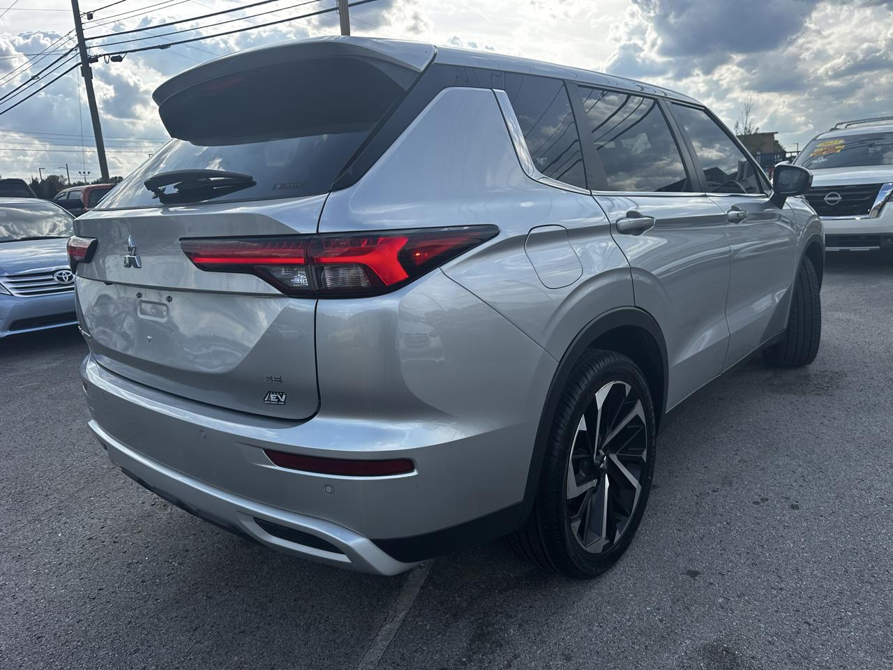 Mitsubishi Outlander SE 4WD 2022