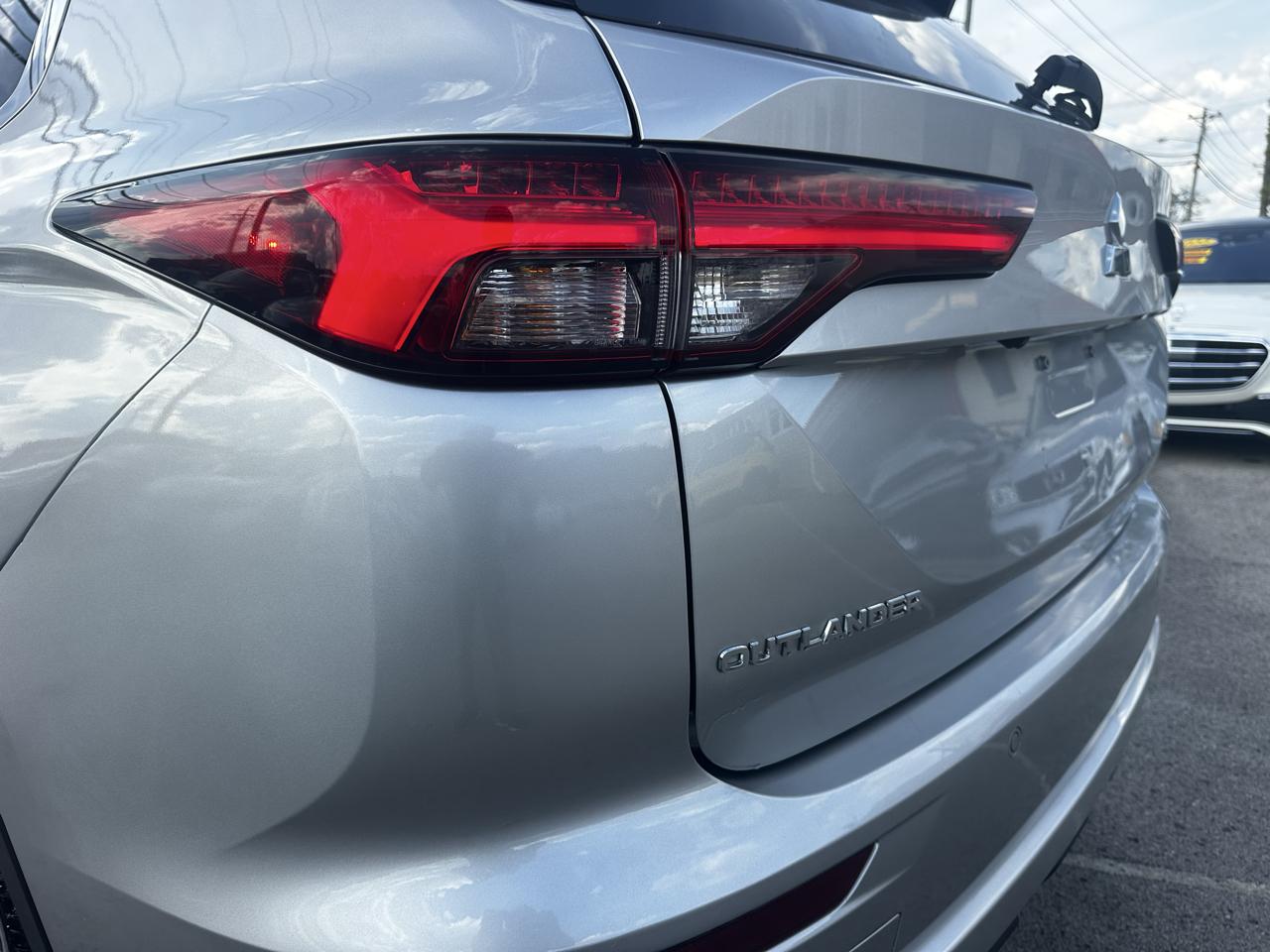 Mitsubishi Outlander SE 4WD 2022