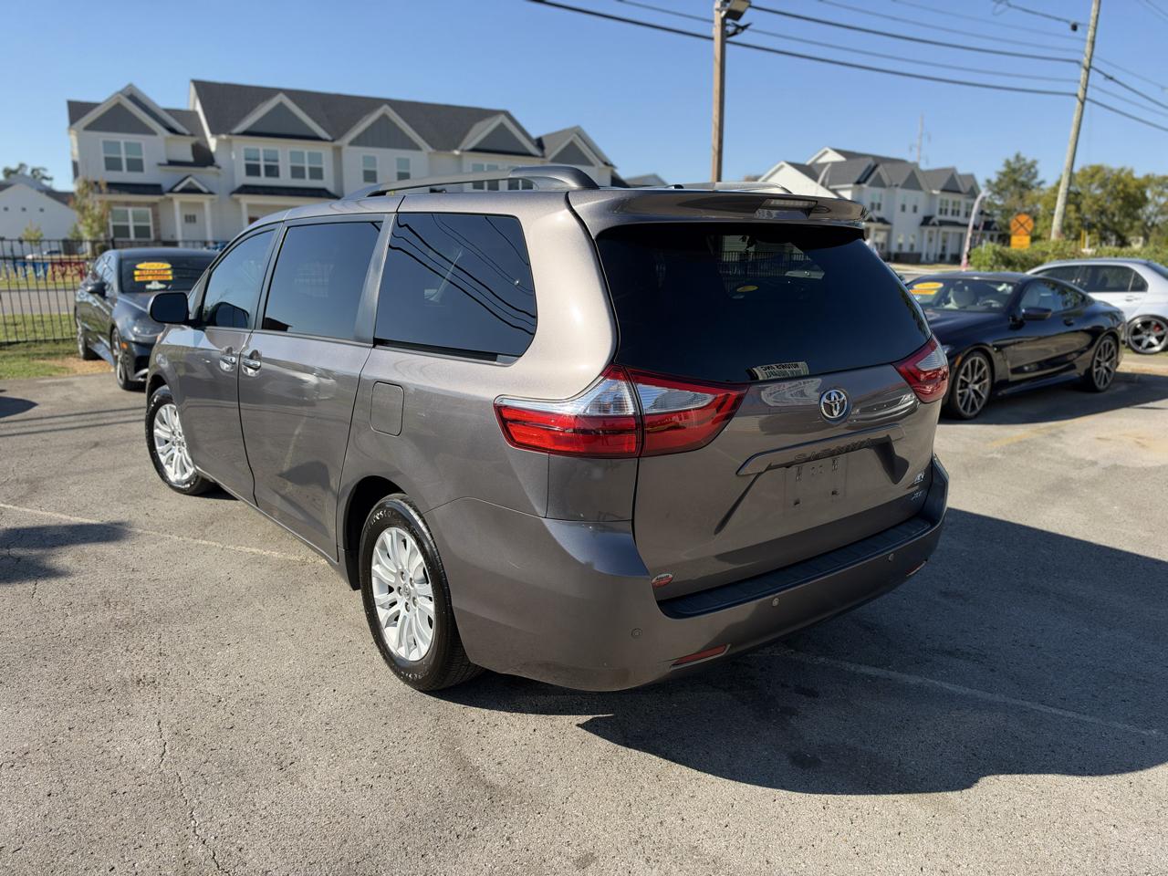 Toyota Sienna Limited Premium 7-Passenger 2017