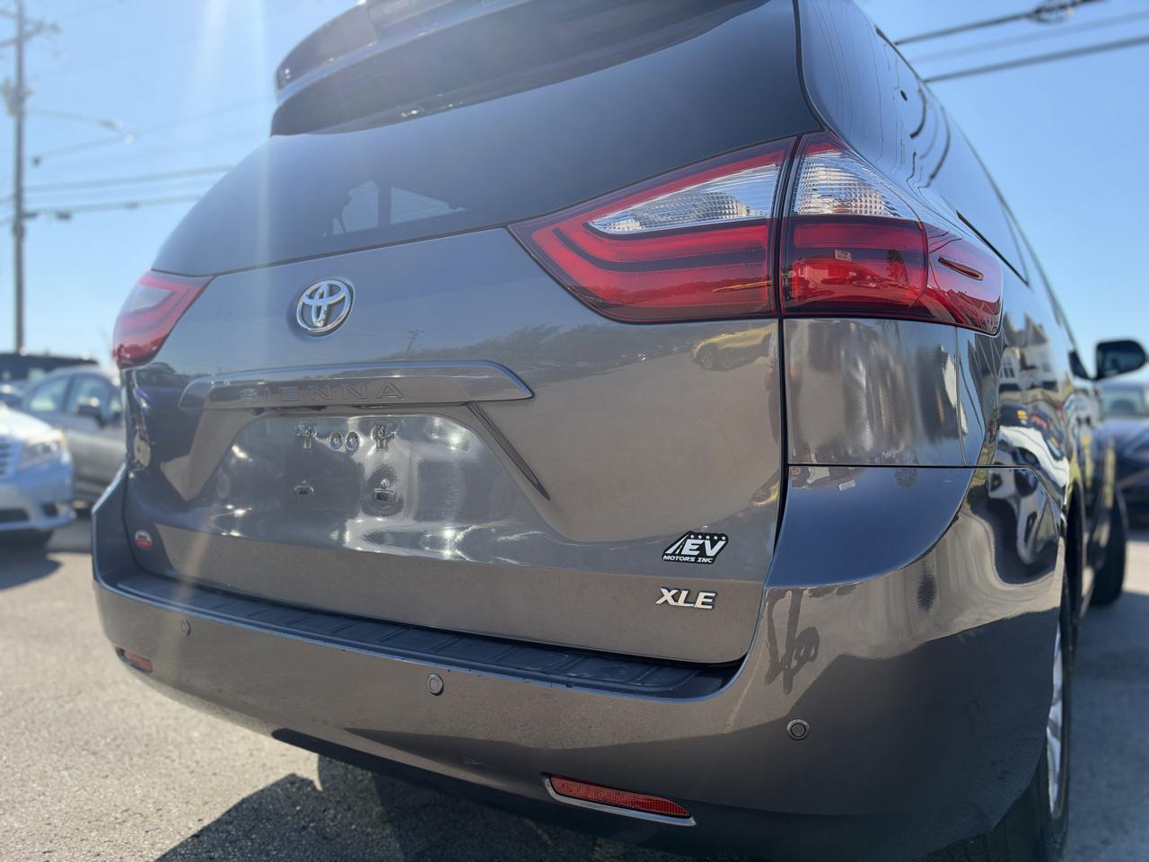 Toyota Sienna Limited Premium 7-Passenger 2017