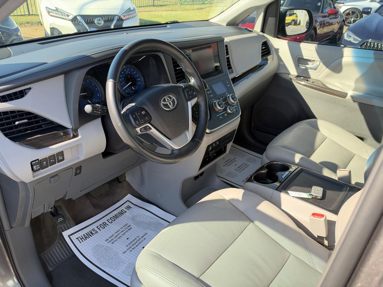 Toyota Sienna Limited Premium 7-Passenger 2017