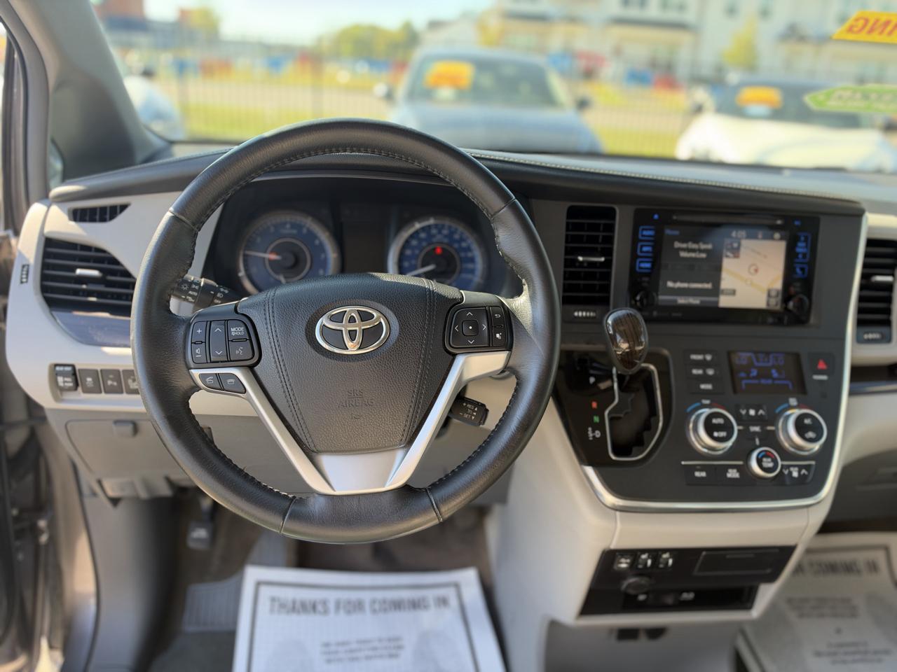 Toyota Sienna Limited Premium 7-Passenger 2017