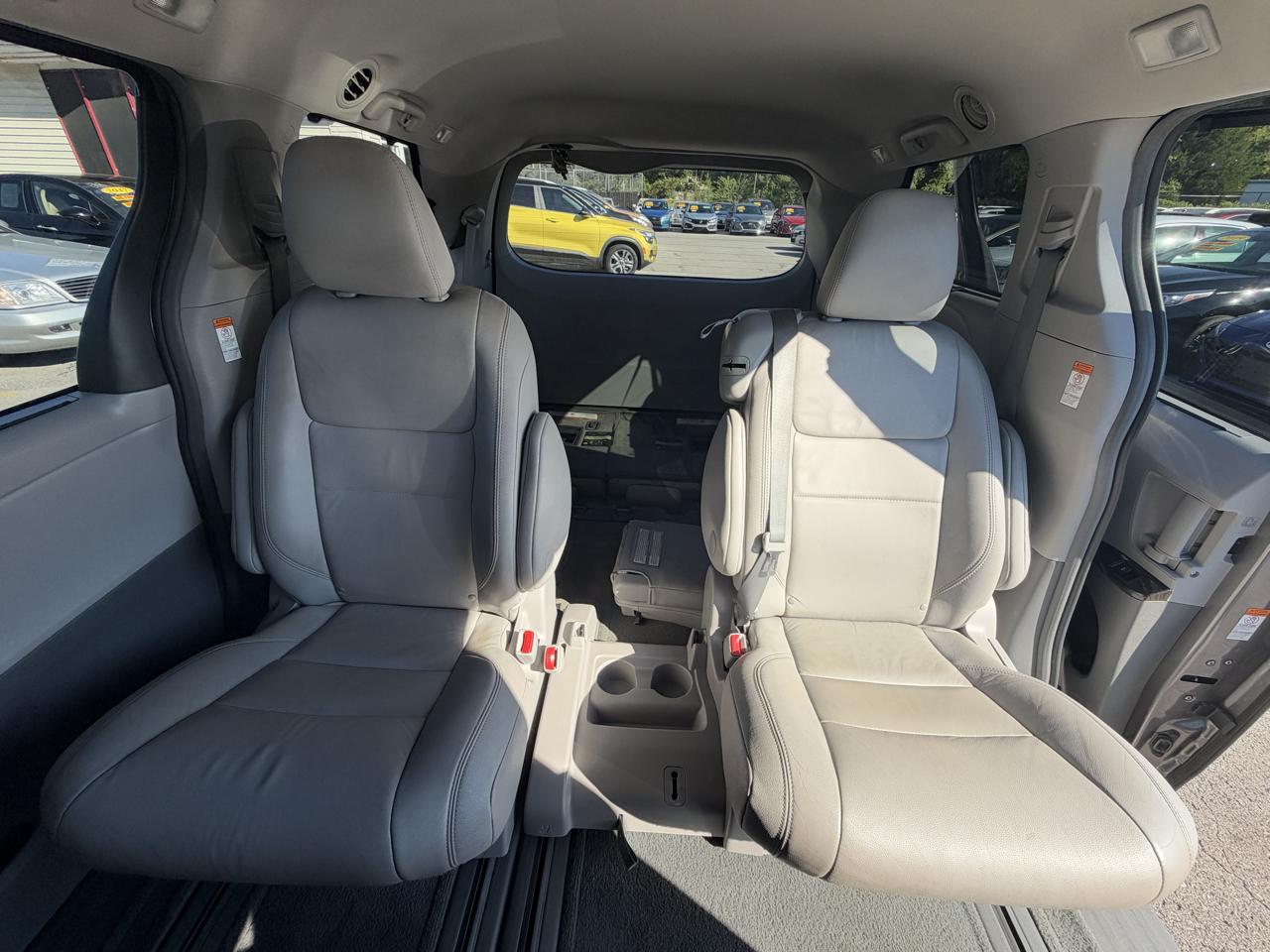 Toyota Sienna Limited Premium 7-Passenger 2017