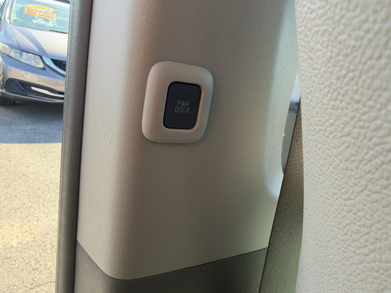 Toyota Sienna Limited Premium 7-Passenger 2017