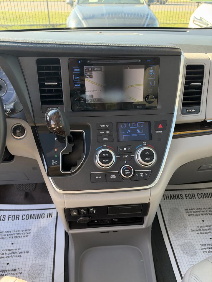 Toyota Sienna Limited Premium 7-Passenger 2017