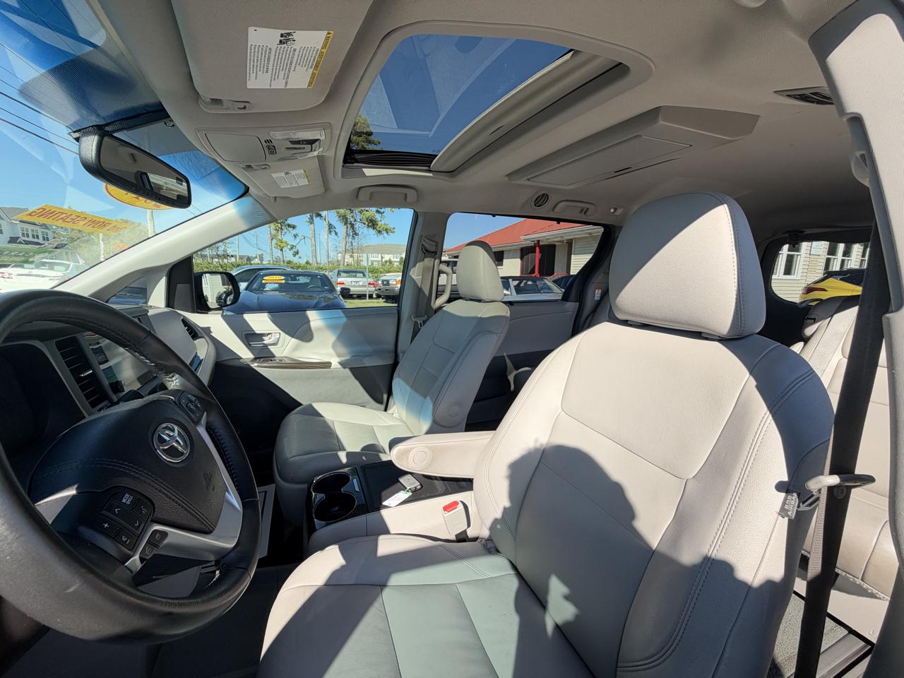 Toyota Sienna Limited Premium 7-Passenger 2017