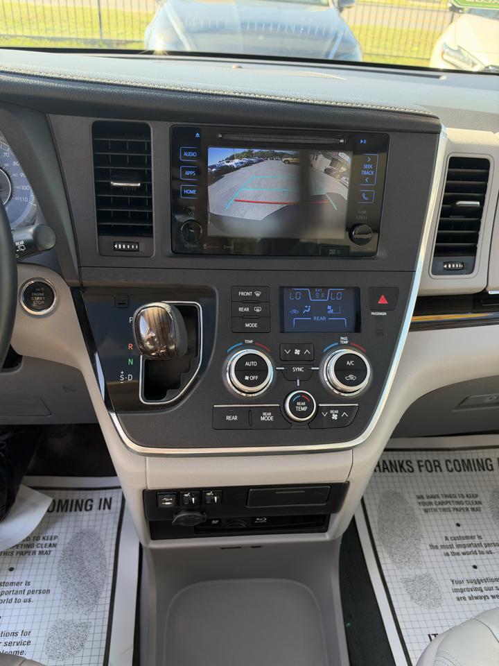 Toyota Sienna Limited Premium 7-Passenger 2017