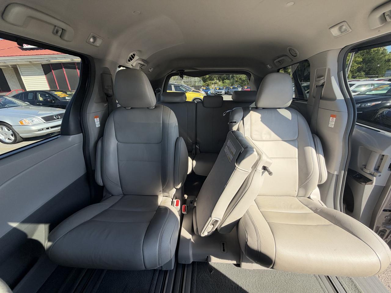 Toyota Sienna Limited Premium 7-Passenger 2017
