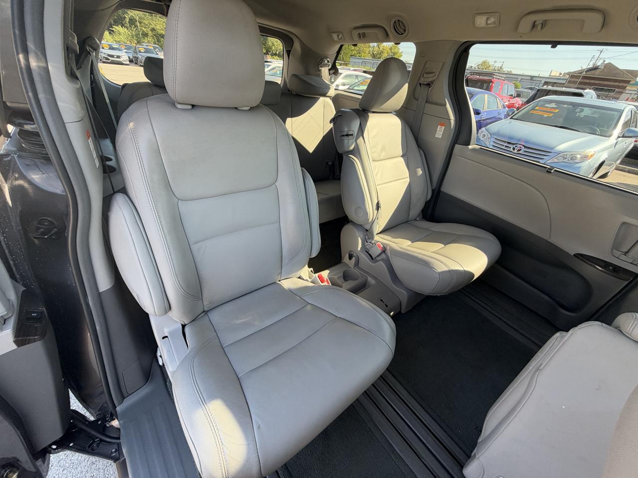 Toyota Sienna Limited Premium 7-Passenger 2017