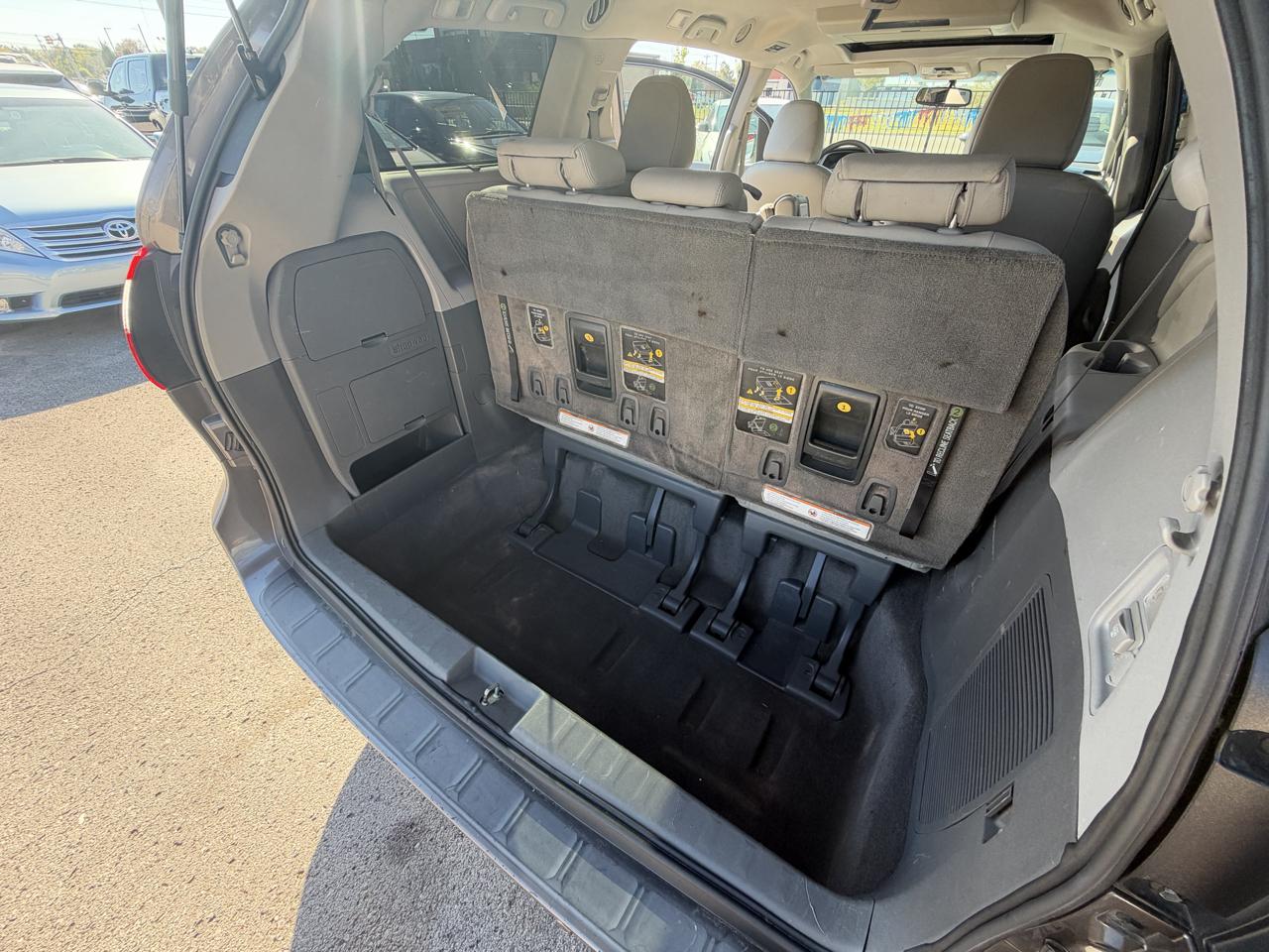 Toyota Sienna Limited Premium 7-Passenger 2017