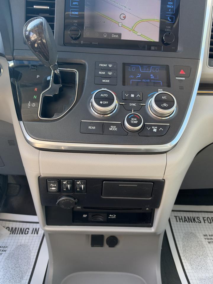 Toyota Sienna Limited Premium 7-Passenger 2017