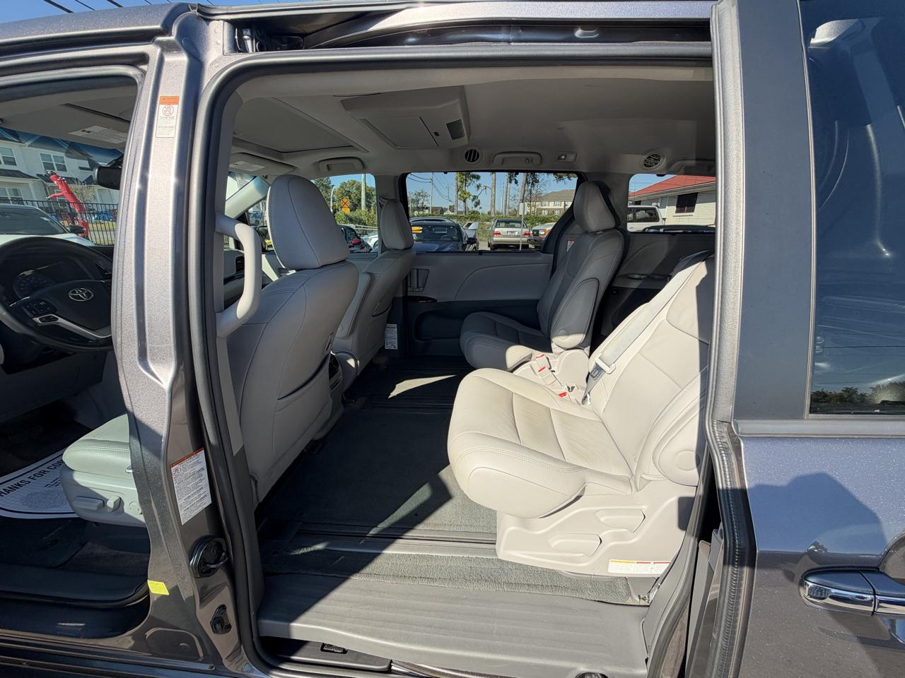 Toyota Sienna Limited Premium 7-Passenger 2017