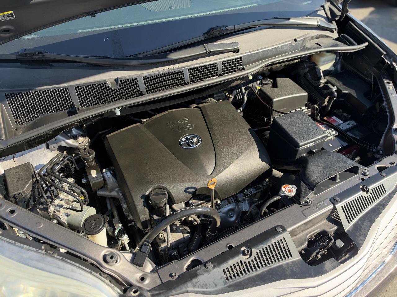 Toyota Sienna Limited Premium 7-Passenger 2017