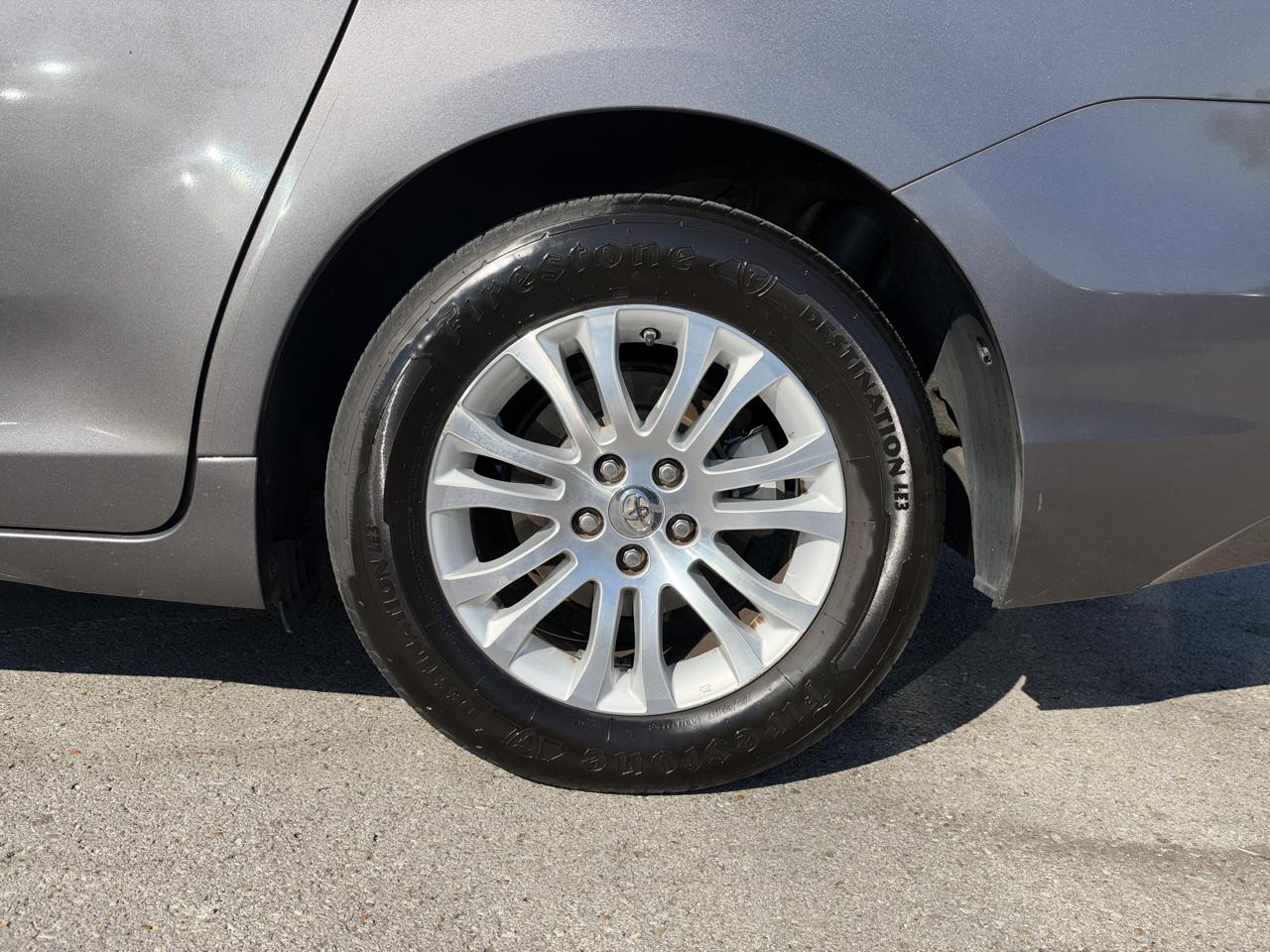 Toyota Sienna Limited Premium 7-Passenger 2017