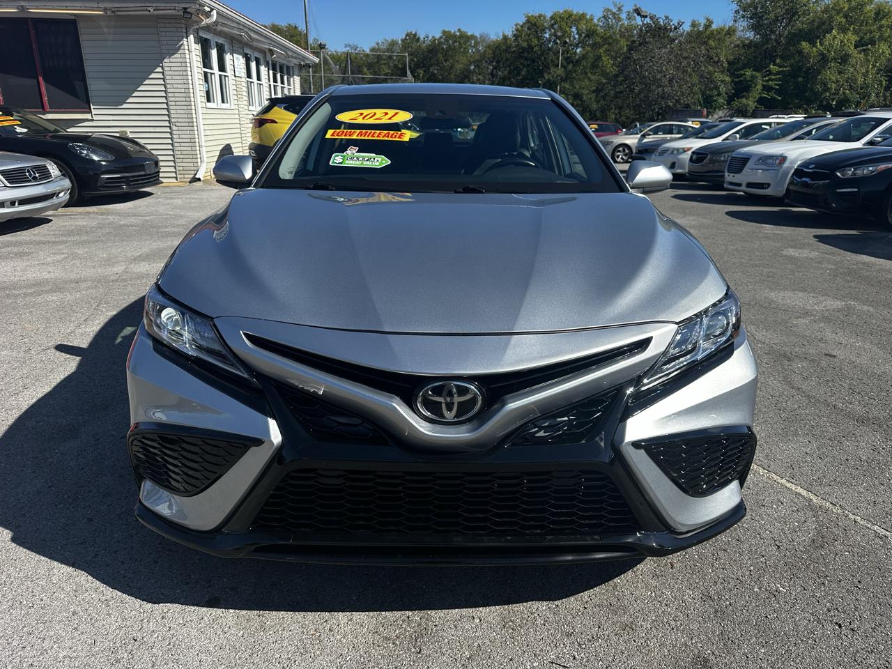 Toyota Camry SE 2021
