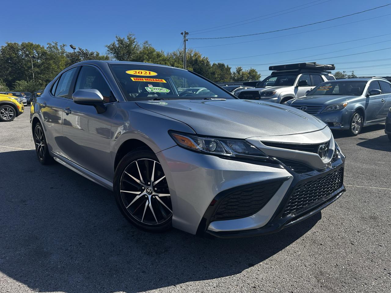 Toyota Camry SE 2021