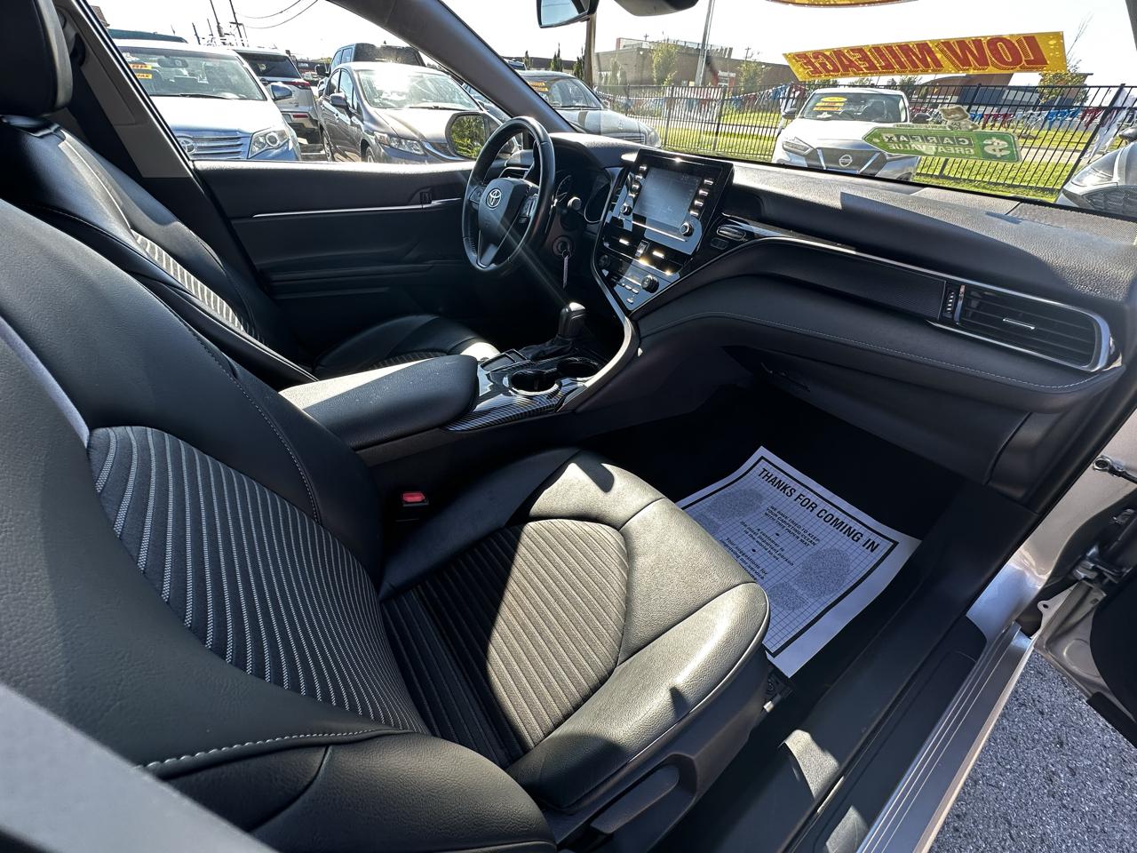 Toyota Camry SE 2021