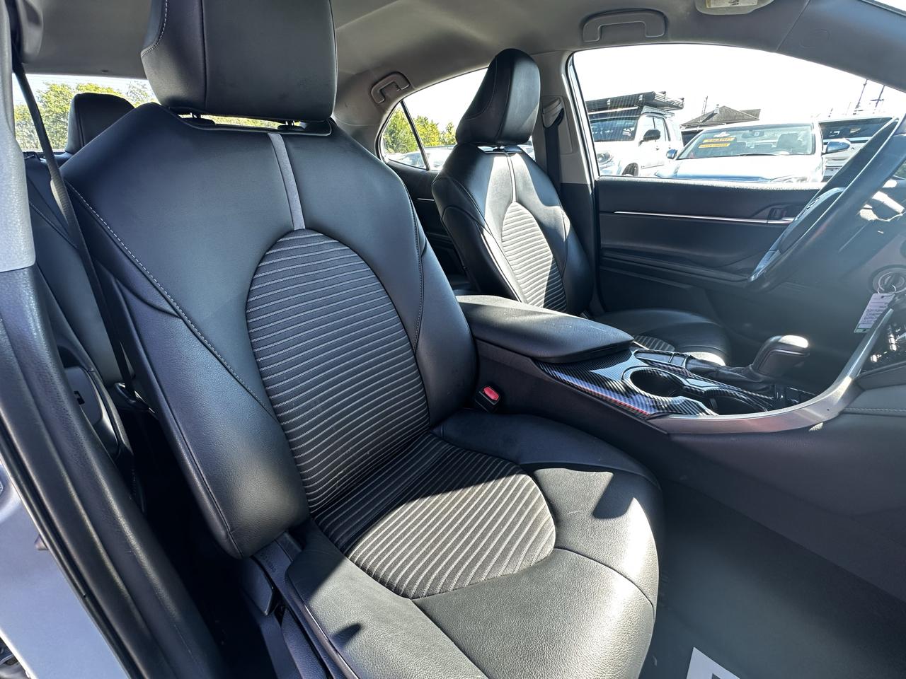 Toyota Camry SE 2021