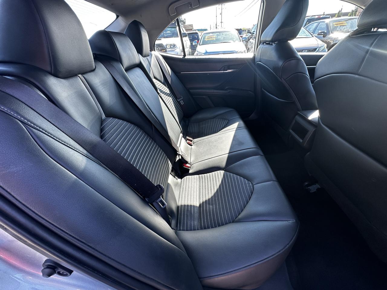 Toyota Camry SE 2021