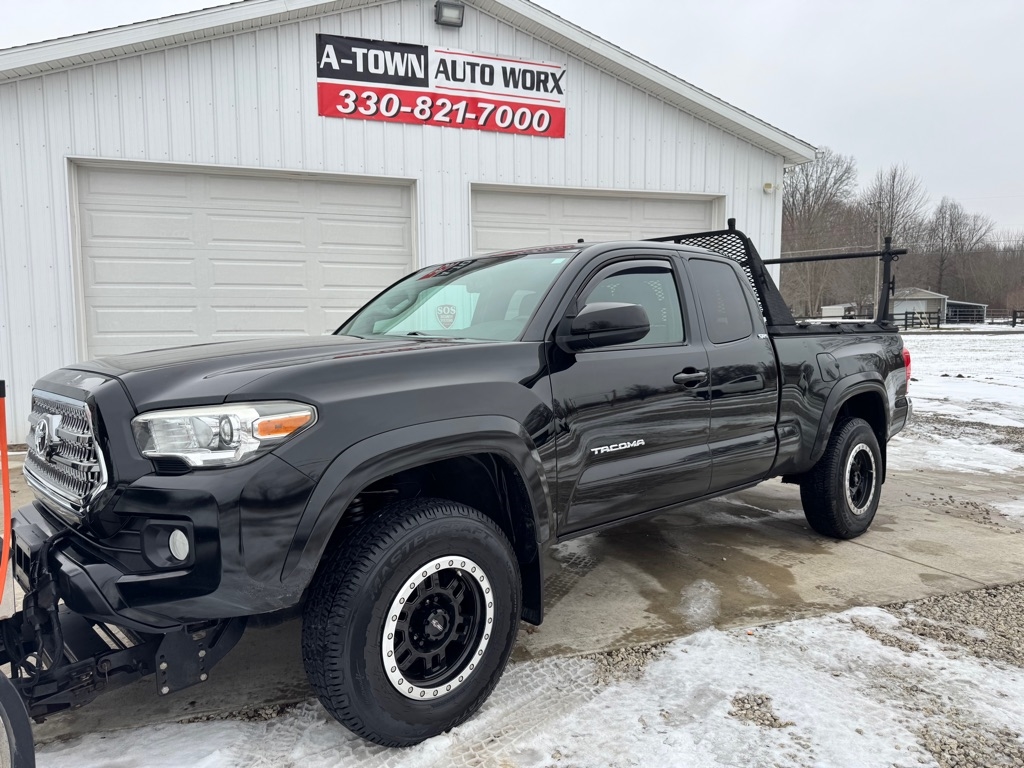 2016 Toyota Tacoma SR5's photo