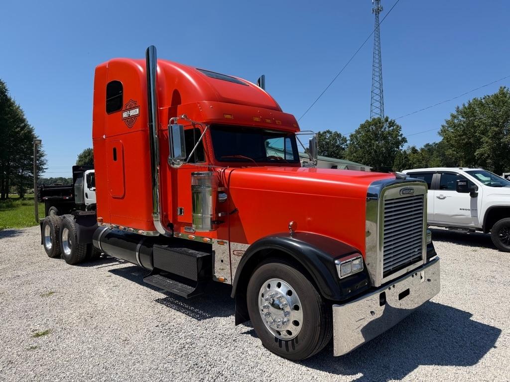 2005 Freightliner FLD132XL Classic 