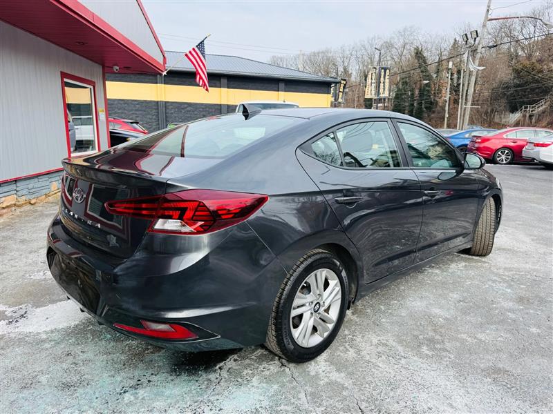 Hyundai Elantra  2020