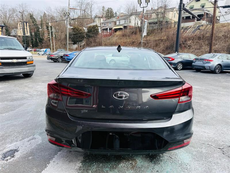 Hyundai Elantra  2020