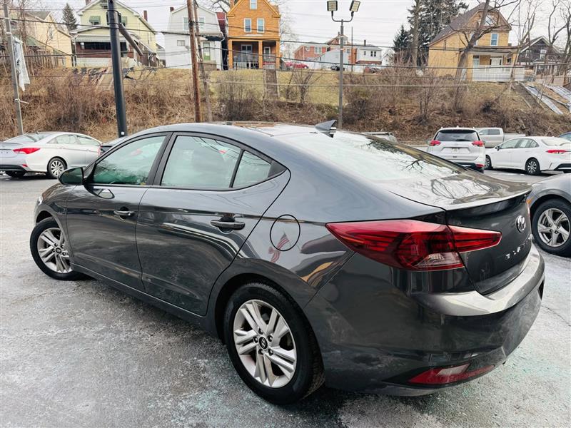 Hyundai Elantra  2020